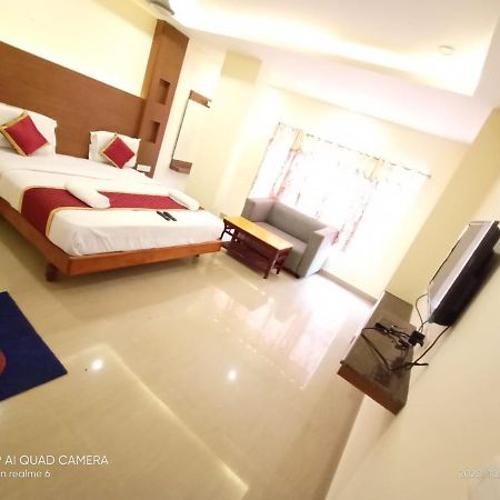 Meridian Castle Hotel Puducherry Buitenkant foto