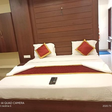 Meridian Castle Hotel Puducherry Buitenkant foto