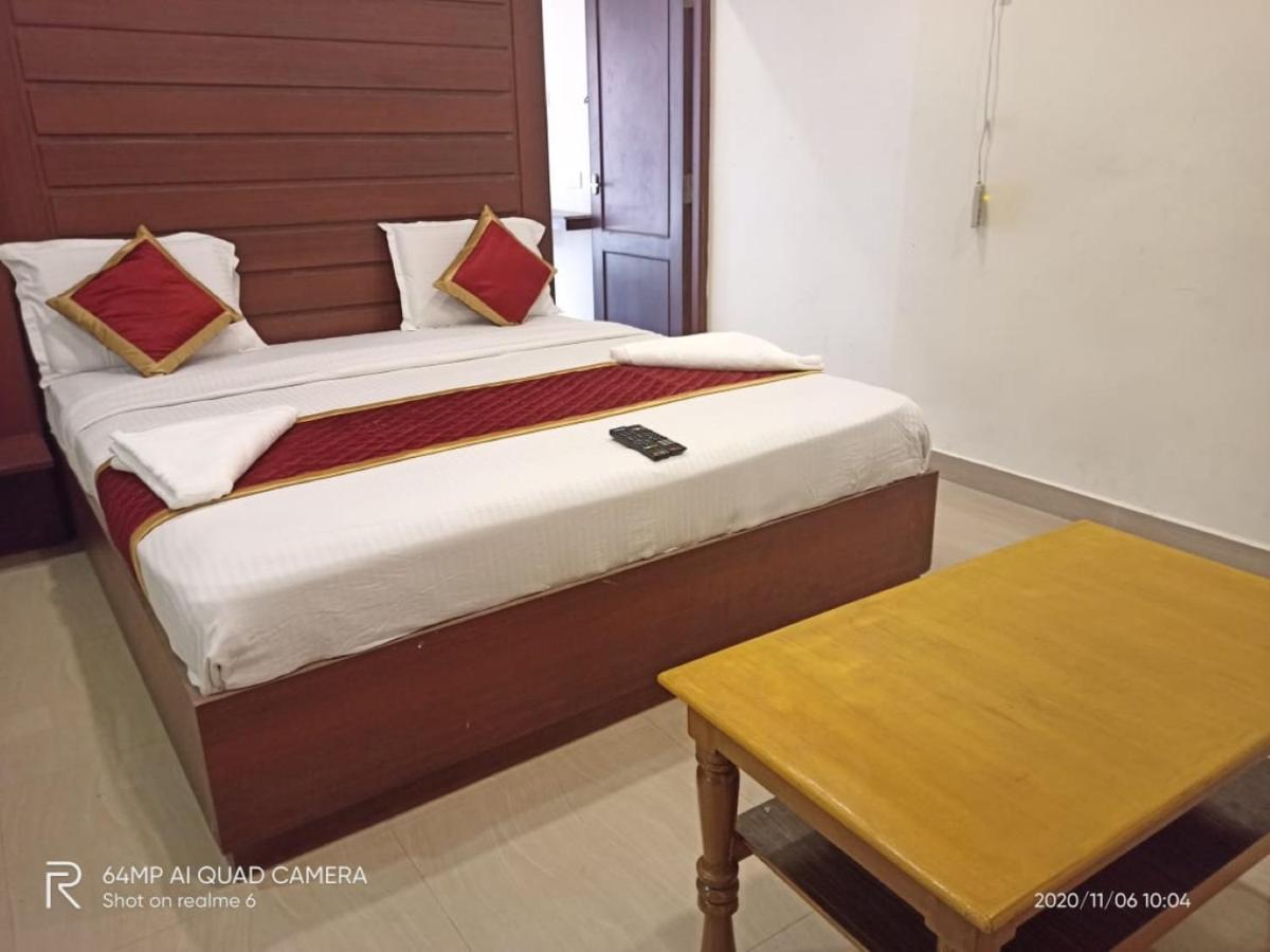 Meridian Castle Hotel Puducherry Buitenkant foto