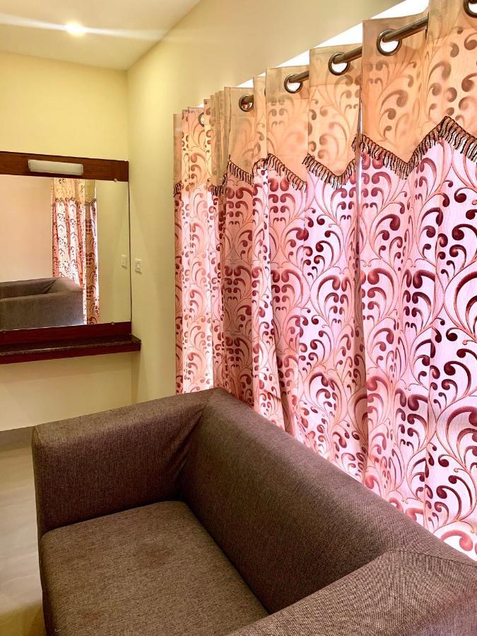 Meridian Castle Hotel Puducherry Buitenkant foto