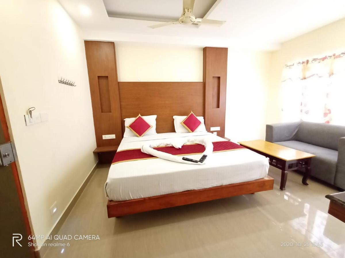 Meridian Castle Hotel Puducherry Buitenkant foto