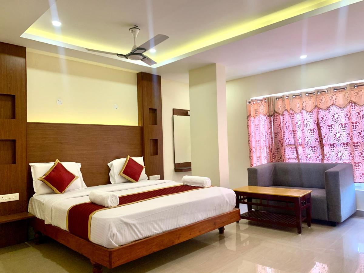 Meridian Castle Hotel Puducherry Buitenkant foto