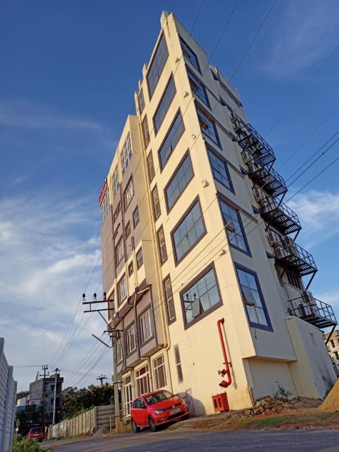 Meridian Castle Hotel Puducherry Buitenkant foto