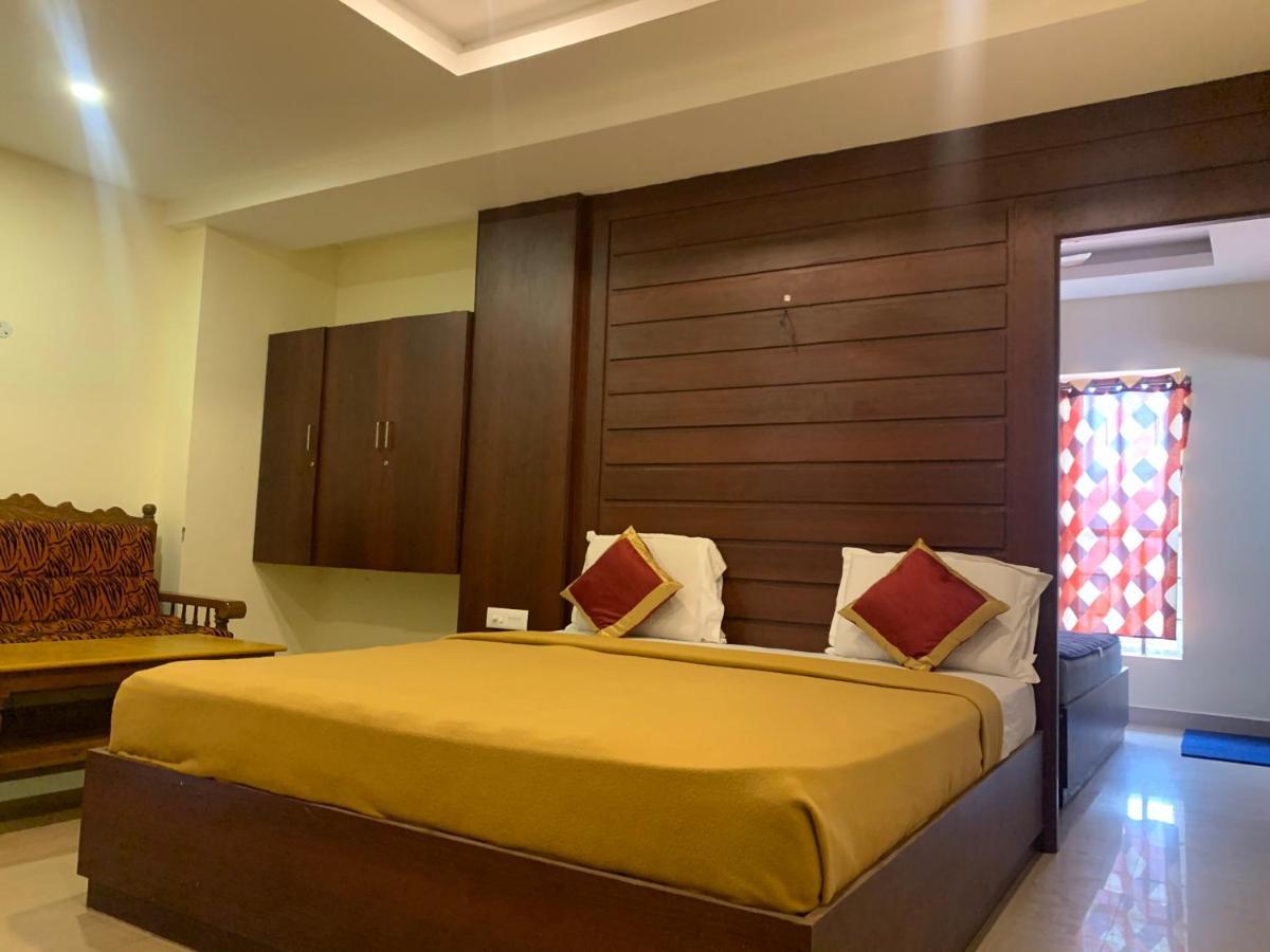 Meridian Castle Hotel Puducherry Buitenkant foto